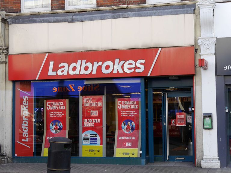 Ladbrokes,_North_End_Road,_Fulham,_London_01