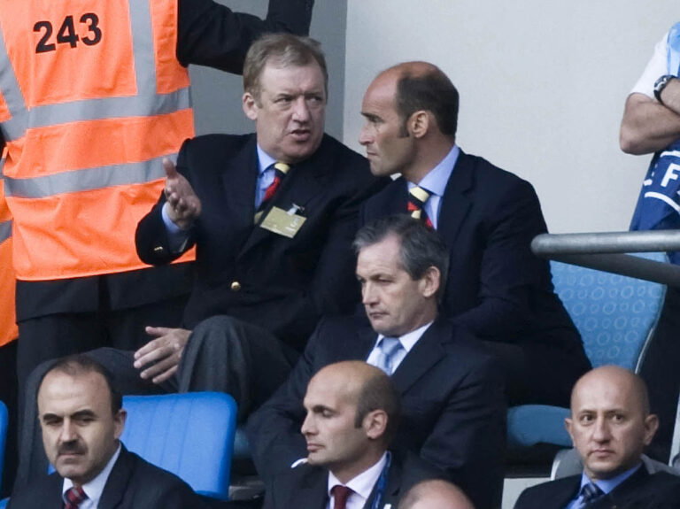 14/05/08 UEFA CUP FINAL.ZENIT ST PETERSBURG v RANGERS (2-0).CITY OF MANCHESTER STADIUM - ENGLAND.Rangers chairman Sir David Murray (left) alongside chief executive Martin Bain.   (Photo by Steve WelshSNS Group via Getty Images)