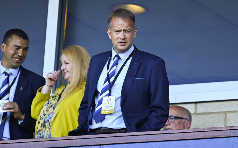Image for Once again when Ibrox squeals Maxwell bends the knee.