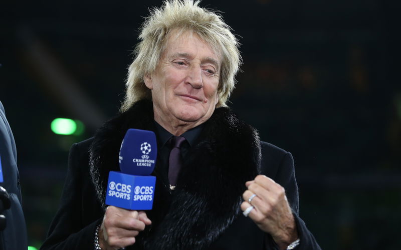 Image for Last night a singer on the Celtic Park pitch gave an embarrassing display. It just wasn’t the one some fans moaned about.