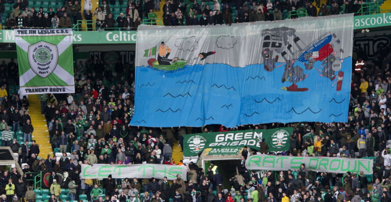 25/02/12 CLYDESDALE BANK PREMIER LEAGUE.CELTIC V MOTHERWELL.CELTIC PARK - GLASGOW.Celtic fans take in the match