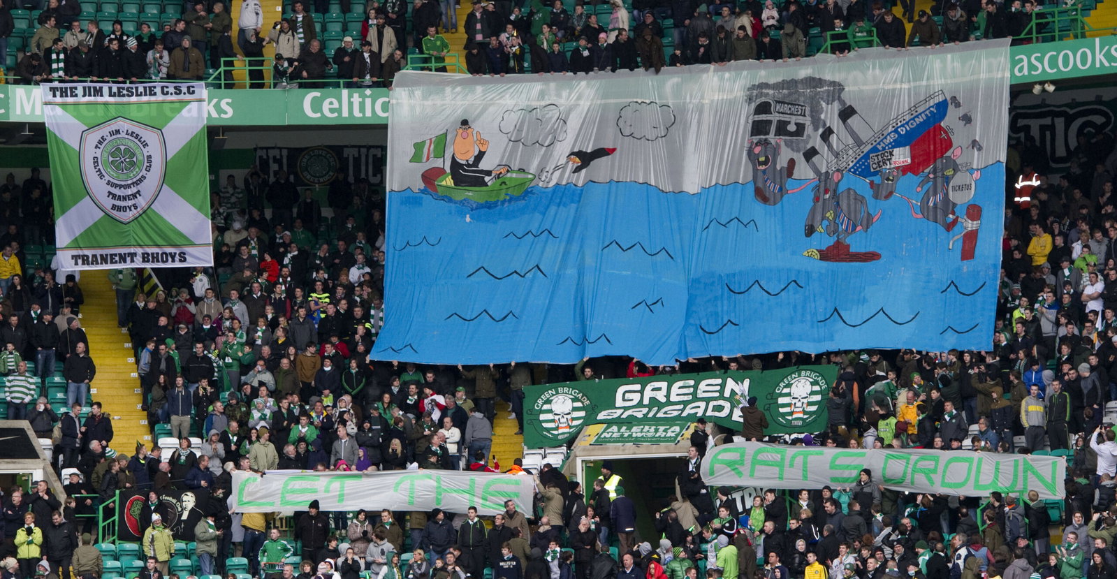 25/02/12 CLYDESDALE BANK PREMIER LEAGUE.CELTIC V MOTHERWELL.CELTIC PARK - GLASGOW.Celtic fans take in the match